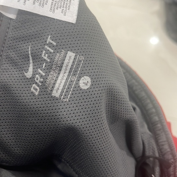 Nike Dri Fit‎ size L shorts - Picture 3 of 3